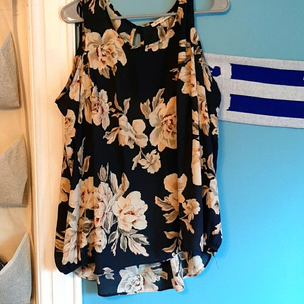 Long sleeve shoulder cut out shirt